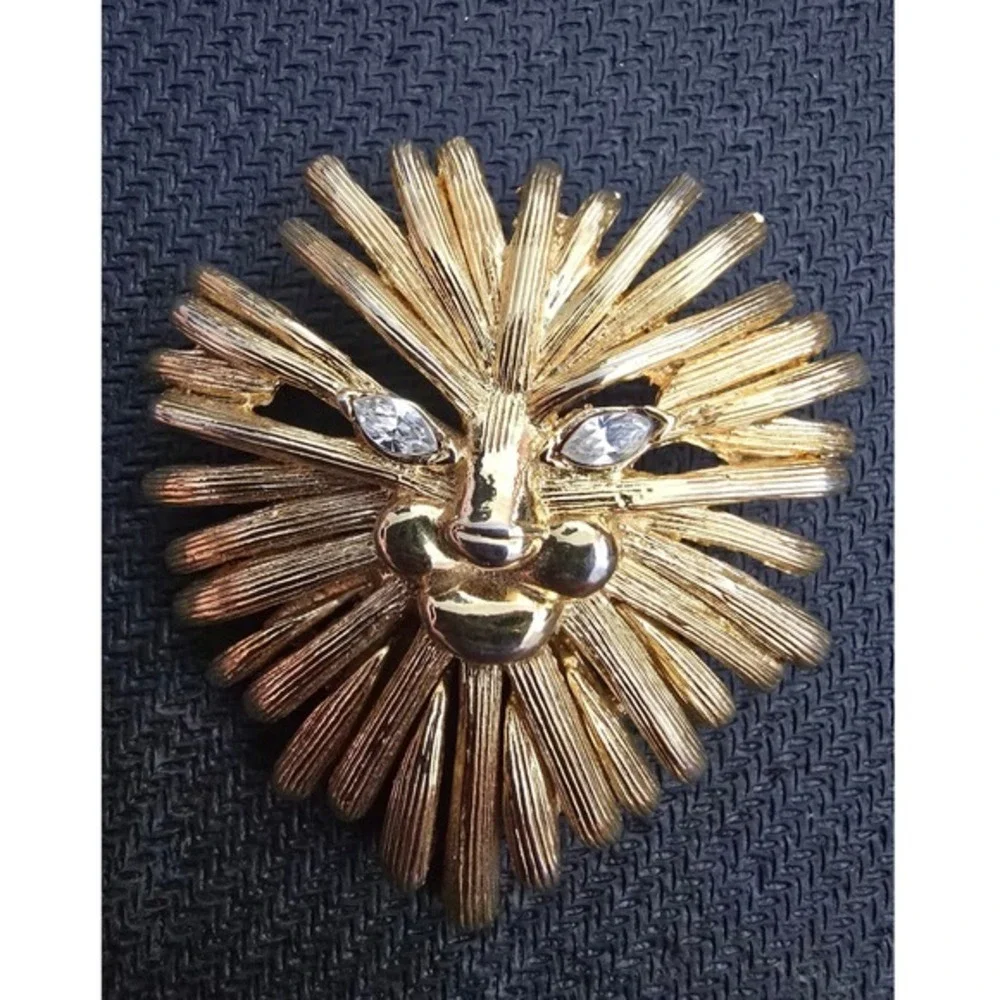 Vintage Gold Tone Lion‎ Head Brooch Rhinestone Eyes Sunburst Mane Statement Pin